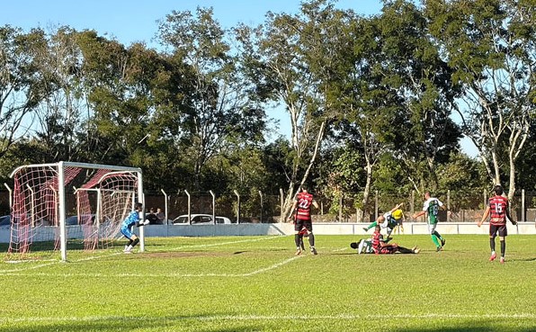 Flamengo_perde_para_o_Gremio_Palmeirinha_no_retorno_a_ suburbana
