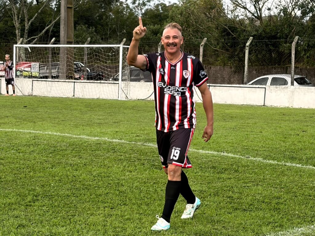 Juliano foi o nome do jogo, com dois gols marcados. 