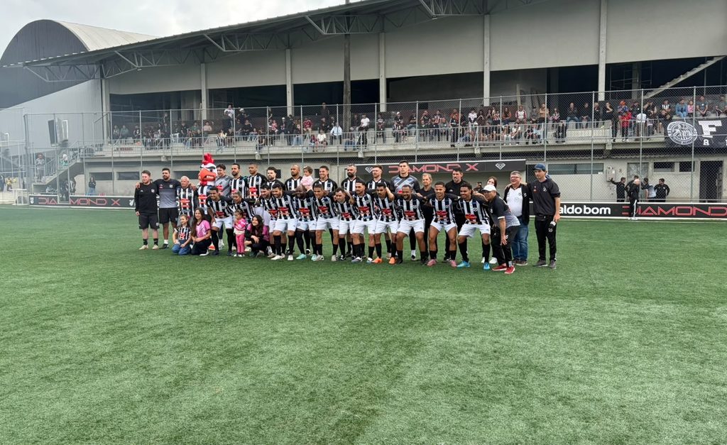 Iguaçu não tomou conhecimento do Vila Nova, de Palmas e largou com expressiva vitória na Taça Paraná.